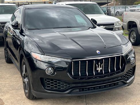 Used 2018 Maserati Levante AWD/4WD image 40