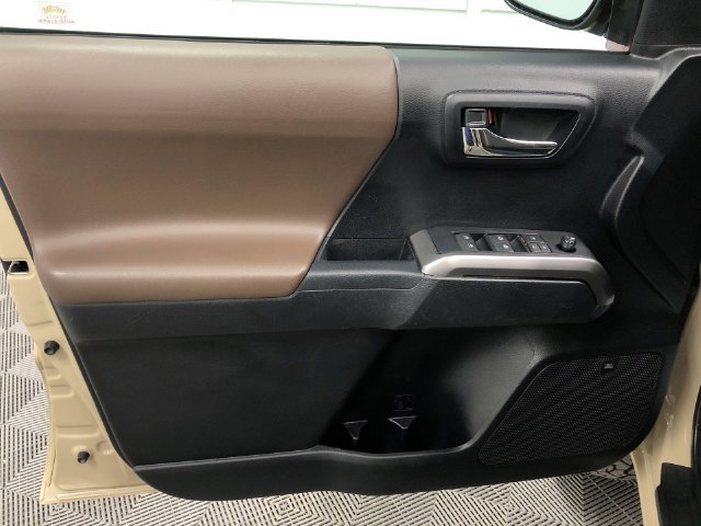 Used 2020 Toyota Tacoma Limited AWD/4WD image 12