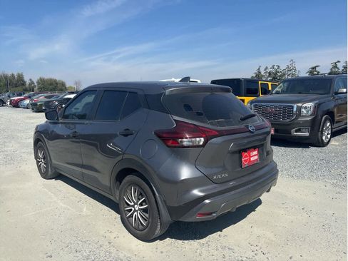 Used 2021 Nissan Kicks S image 3