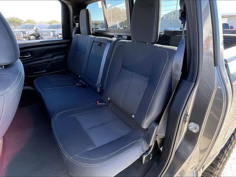 Used 2019 Nissan Titan SV w/ SV Convenience Package image 17