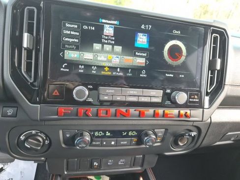 Used 2025 Nissan Frontier PRO-4X AWD/4WD image 23
