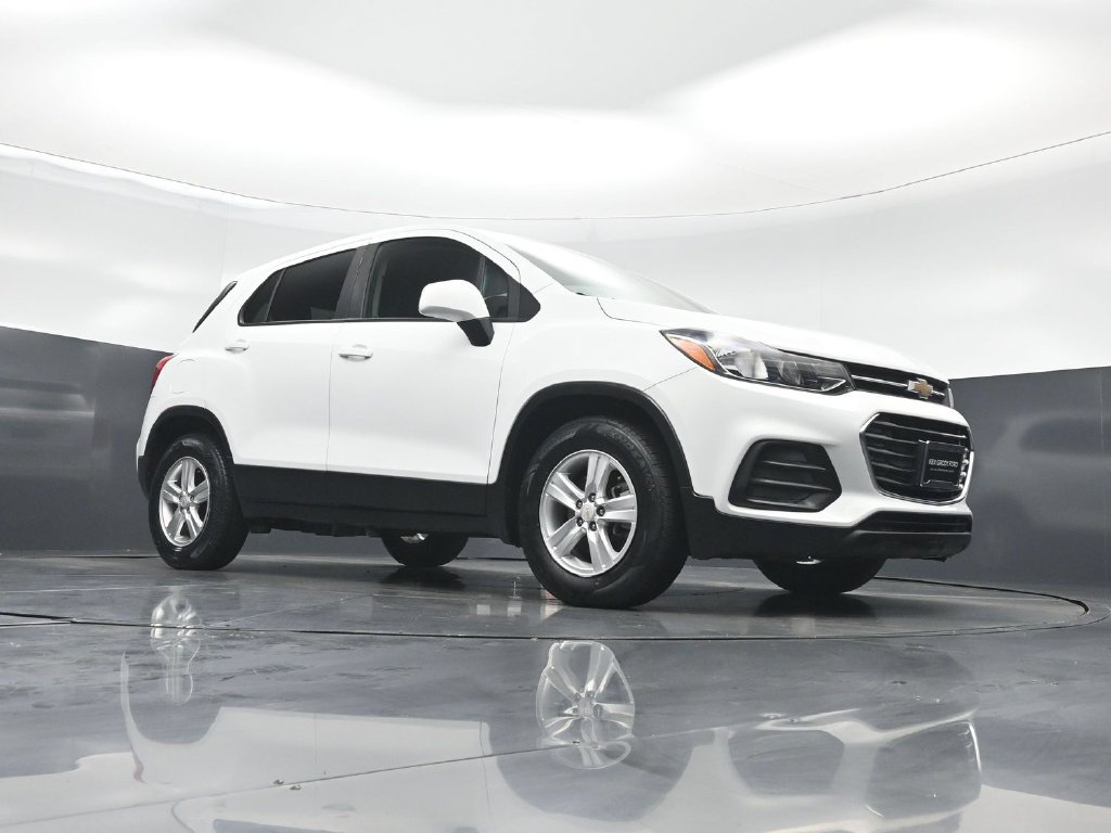 Used 2021 Chevrolet Trax LS w/ Tint and Cruise Package FWD image 4