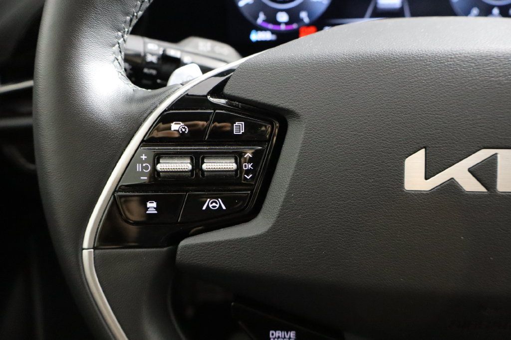 Used 2023 Kia Niro Wave w/ Wave Preserve Package FWD image 8