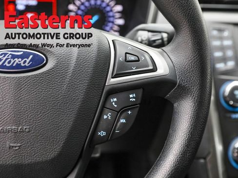 Used 2018 Ford Fusion SE image 16