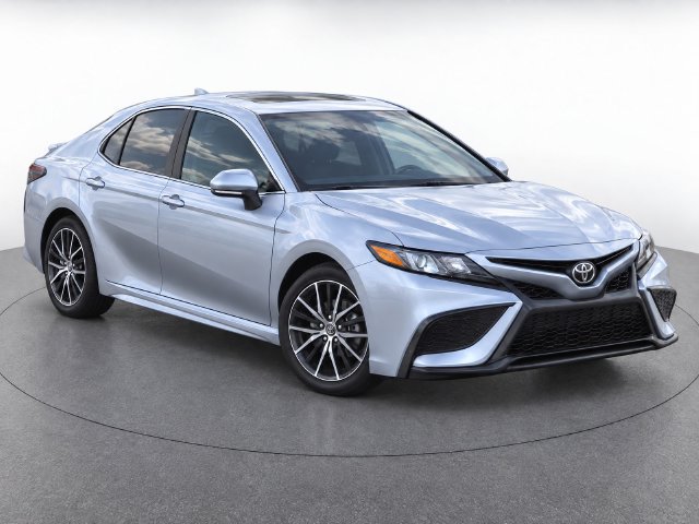 Used 2024 Toyota Camry SE w/ Cold Weather Package FWD image 2