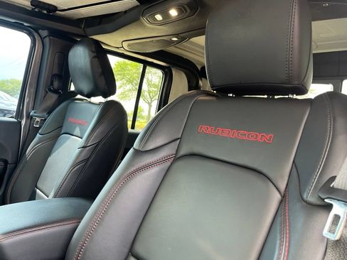 Used 2025 Jeep Gladiator Rubicon w/ Convenience Group AWD/4WD image 8