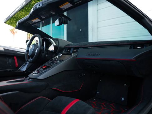 Used 2021 Lamborghini Aventador SVJ AWD/4WD image 16