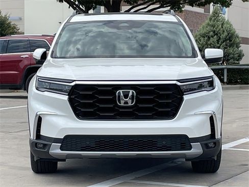 New 2025 Honda Pilot Touring image 8