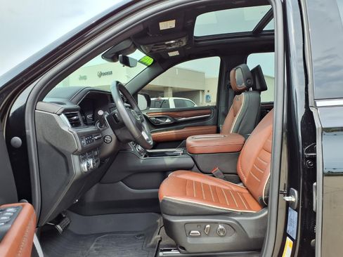 Used 2023 GMC Yukon XL Denali Ultimate AWD/4WD image 29