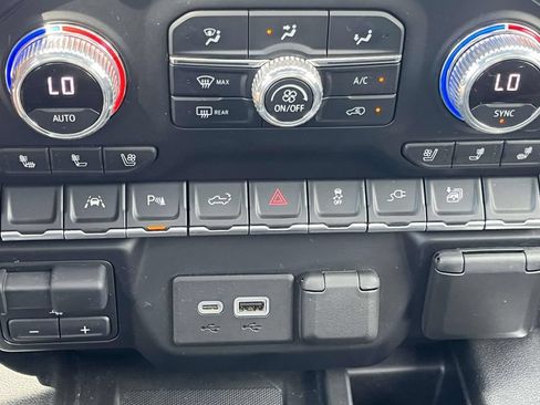 Used 2022 GMC Sierra 1500 SLT w/ SLT Premium Plus Package AWD/4WD image 36