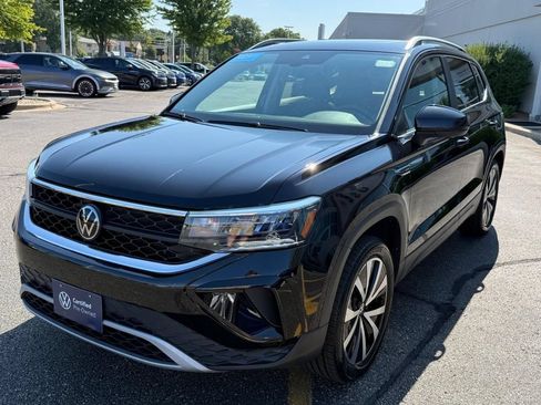 Certified 2023 Volkswagen Taos SE w/ Panoramic Sunroof Package AWD/4WD image 8