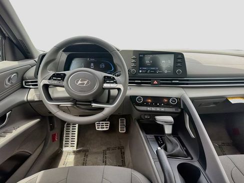 Certified 2026 Hyundai Elantra Sport FWD image 21