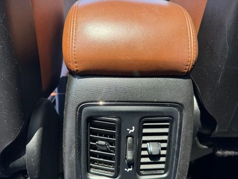 Used 2013 Jeep Grand Cherokee Overland w/ Advance Technology Group AWD/4WD image 7