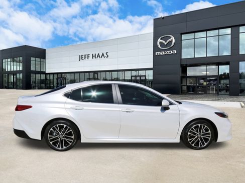 Used 2025 Toyota Camry XLE image 5