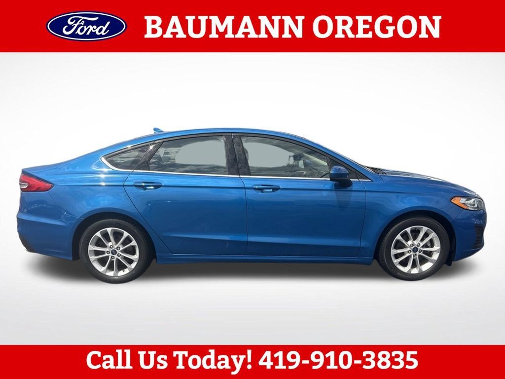 Used 2020 Ford Fusion SE FWD image 2