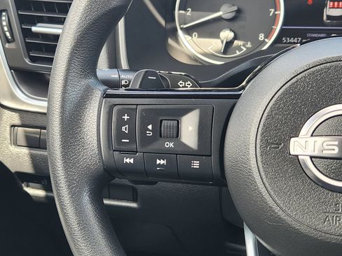 Used 2023 Nissan Rogue SV FWD image 31