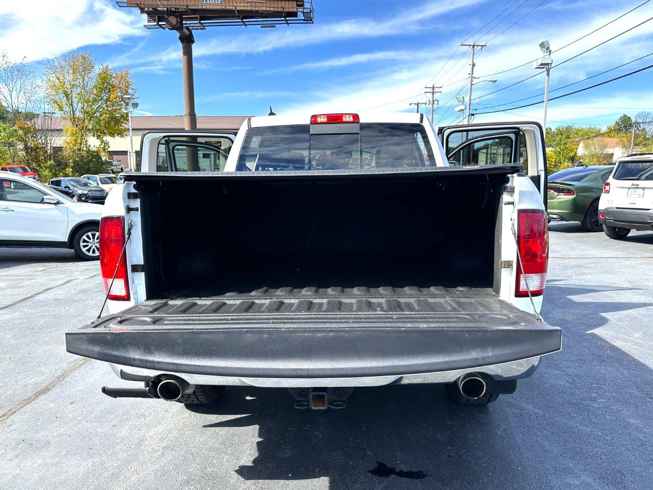 Used 2018 RAM 1500 SLT AWD/4WD image 34