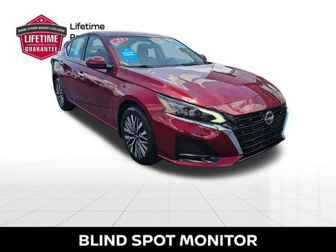 Certified 2023 Nissan Altima 2.5 SV w/ SV Premium Package AWD/4WD image 6