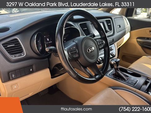 Used 2017 Kia Sedona LX w/ LX Essentials Premium Package FWD image 43