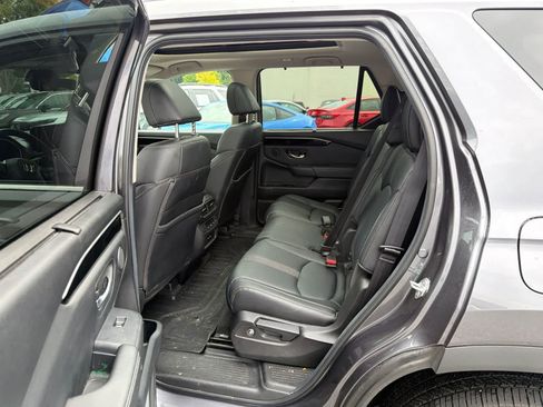 Certified 2025 Honda Pilot Touring image 17