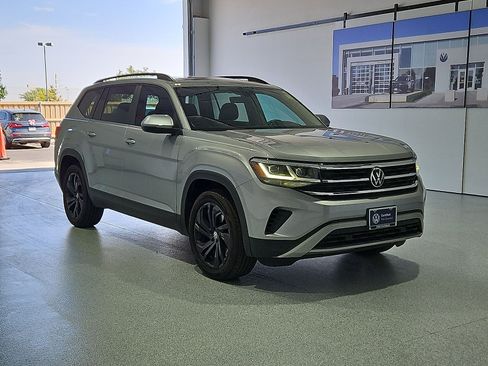 Certified 2023 Volkswagen Atlas SE FWD image 2