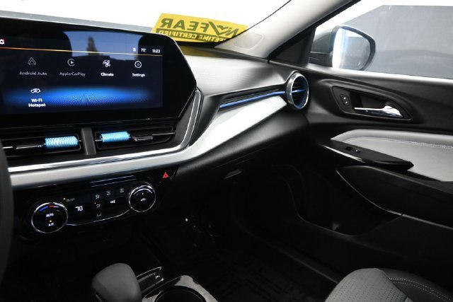 Used 2025 Chevrolet Trax LT FWD image 21