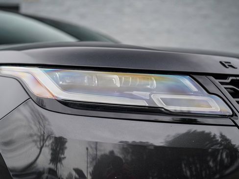 Used 2022 Land Rover Range Rover Velar R-Dynamic S image 7