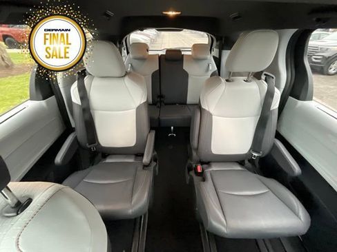 Used 2023 Toyota Sienna XSE image 11