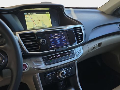 Used 2014 Honda Accord Touring image 22