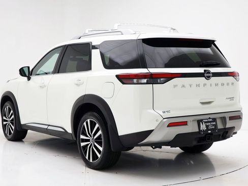 Used 2023 Nissan Pathfinder Platinum image 6