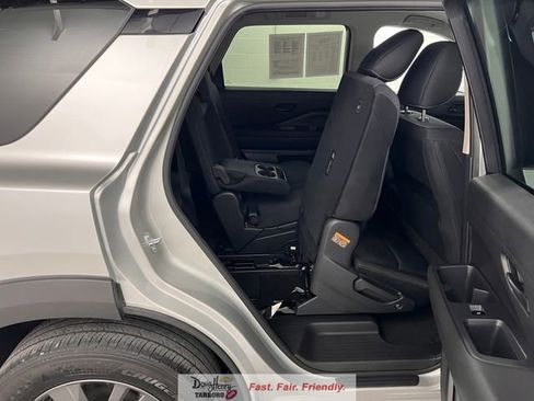Used 2025 Nissan Pathfinder SV FWD image 41