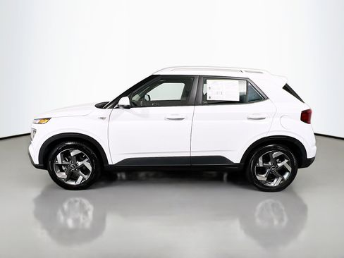 Used 2022 Hyundai Venue SEL image 9