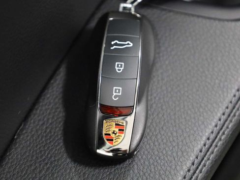 Used 2026 Porsche Macan AWD/4WD image 43
