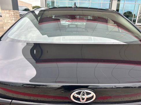Used 2025 Toyota Corolla LE FWD image 11
