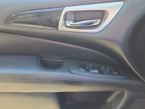 Used 2020 Nissan Pathfinder SV FWD image 27