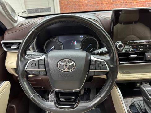 Used 2021 Toyota Highlander Platinum image 13