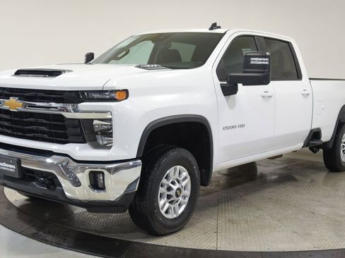 Used 2025 Chevrolet Silverado 2500 LT w/ Convenience Package AWD/4WD image 8