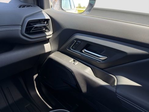 Used 2025 Chevrolet Silverado EV LT AWD/4WD image 17