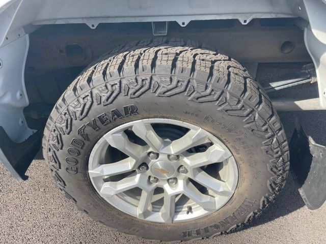 Used 2025 Chevrolet Silverado 1500 LT w/ Z71 Off-Road Package AWD/4WD image 6