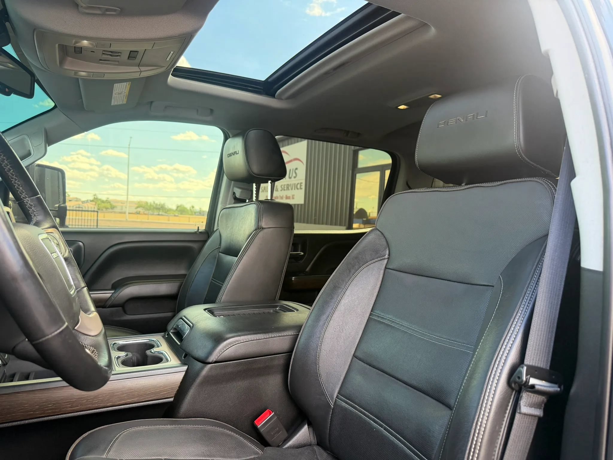 Used 2017 GMC Sierra 2500 Denali w/ Duramax Plus Package AWD/4WD image 26