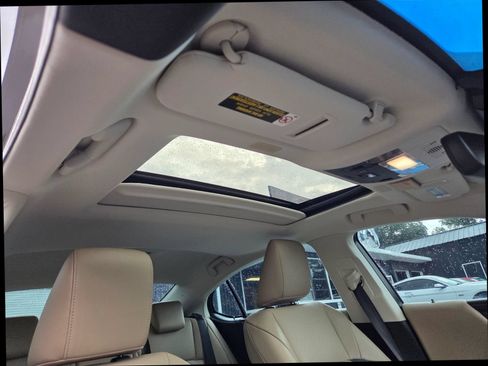 Used 2020 Lexus ES 300h w/ Premium Package FWD image 26