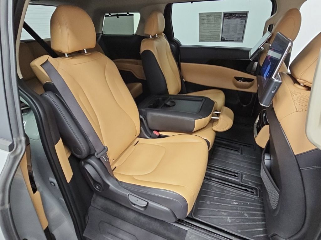 Used 2022 Kia Carnival EX FWD image 37