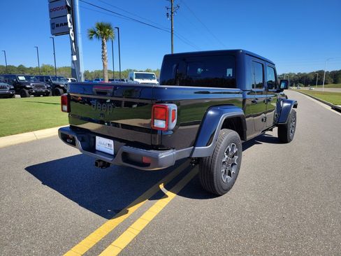 New 2025 Jeep Gladiator Sport w/ Premium Package image 8