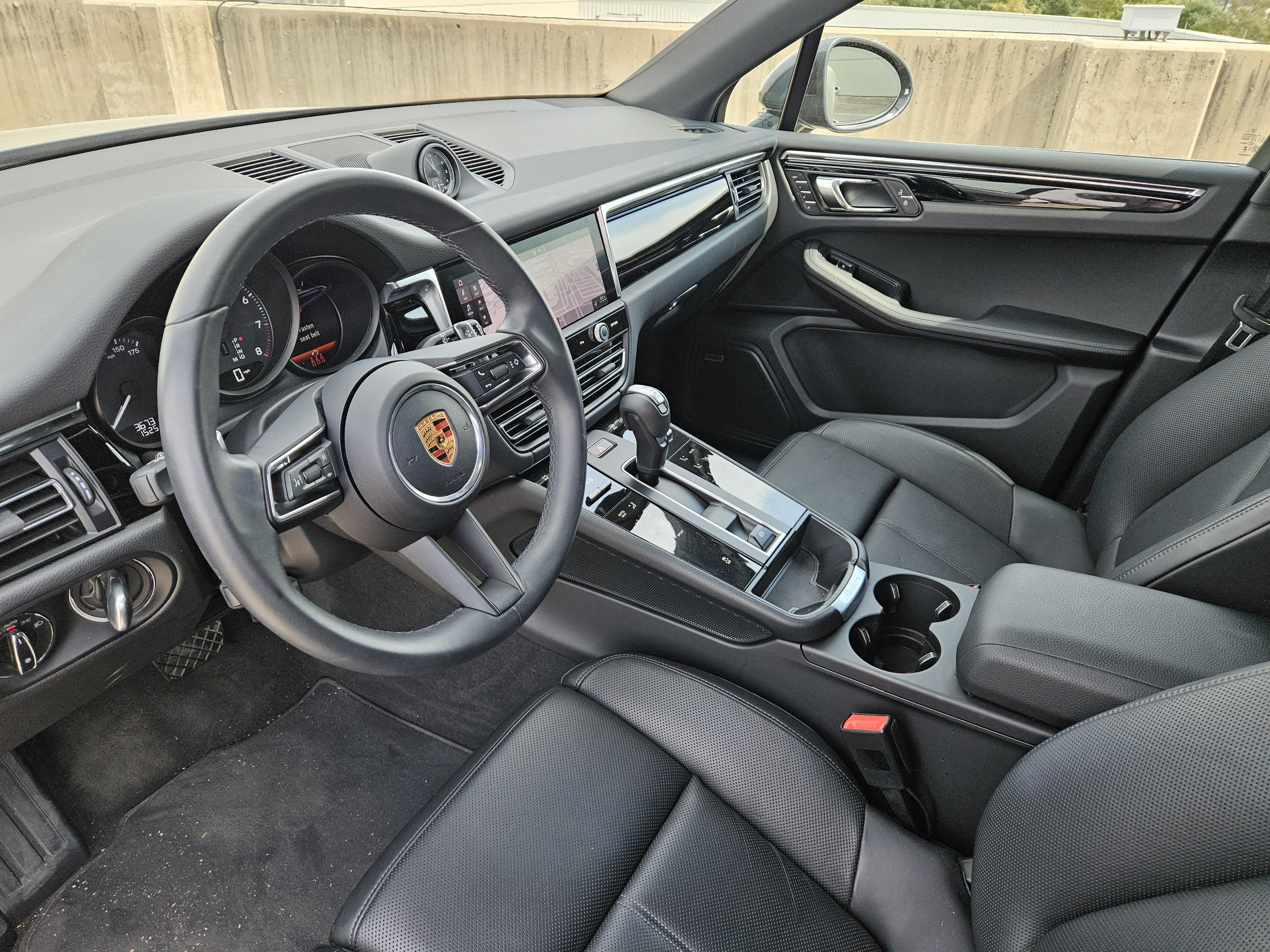 Certified 2026 Porsche Macan AWD/4WD image 4
