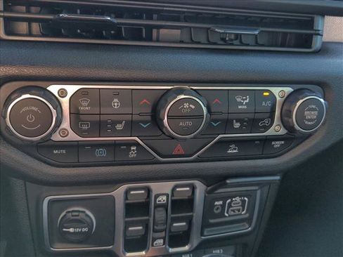 Used 2025 Jeep Wrangler Willys image 18