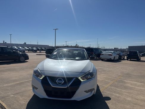Used 2017 Nissan Maxima Platinum w/ Interior Lighting Package image 5