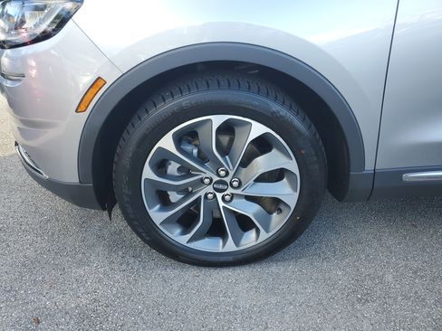 Certified 2023 Lincoln Nautilus Reserve image 4