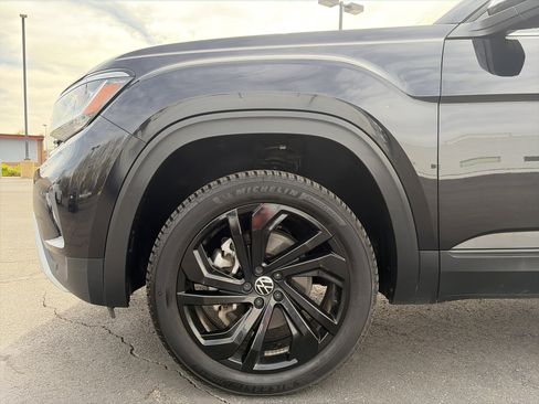 Used 2023 Volkswagen Atlas SE w/ Black Wheel Package image 12