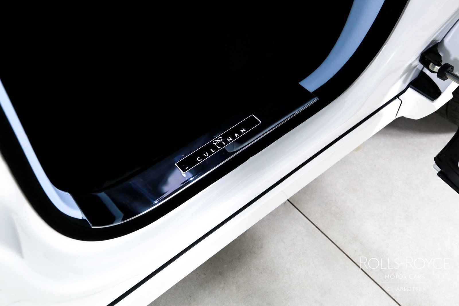 New 2027 Rolls-Royce Cullinan Black Badge AWD/4WD image 24