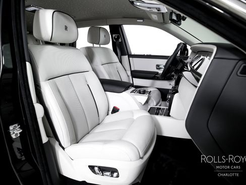 Certified 2025 Rolls-Royce Phantom Sedan image 35